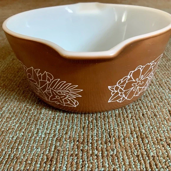 PYREX Vintage Round Woodland Brown 474-B 1.5 QT Cinderella Casserole NO LID - Picture 2 of 10